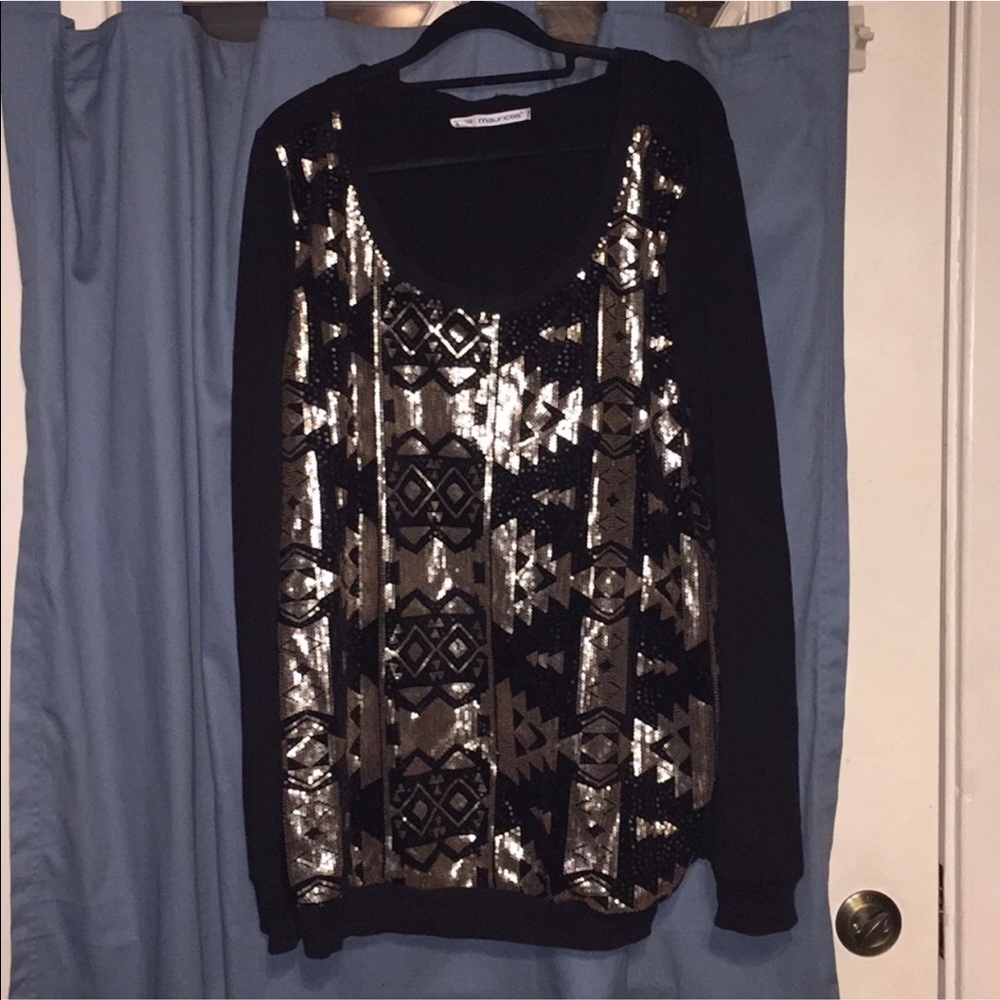 Soft black sweater with gold sequins 🤩